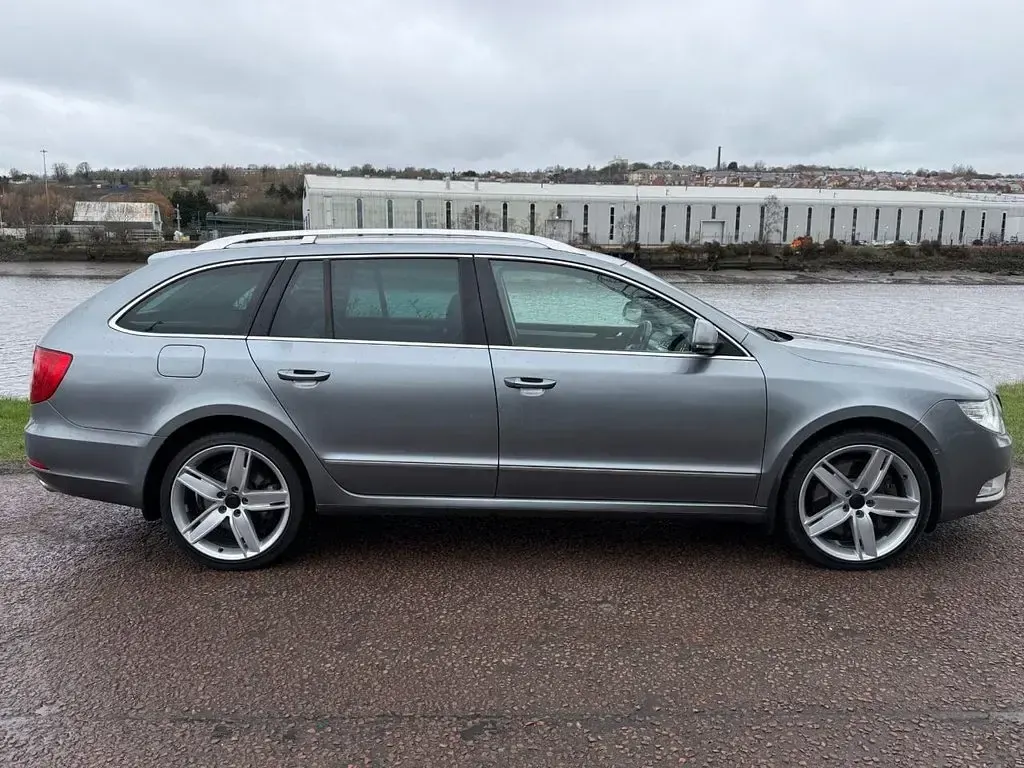 Used Skoda Superb Elegance 260 HP (191 kW) 2011 Grey Estate