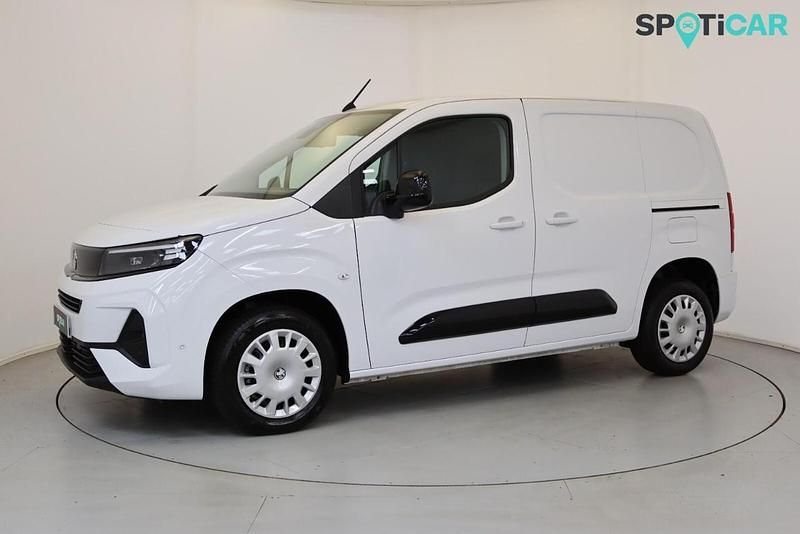 White Used 2024 Vauxhall Combo S MPV | £15,499 (Fair price) - Image 1/4