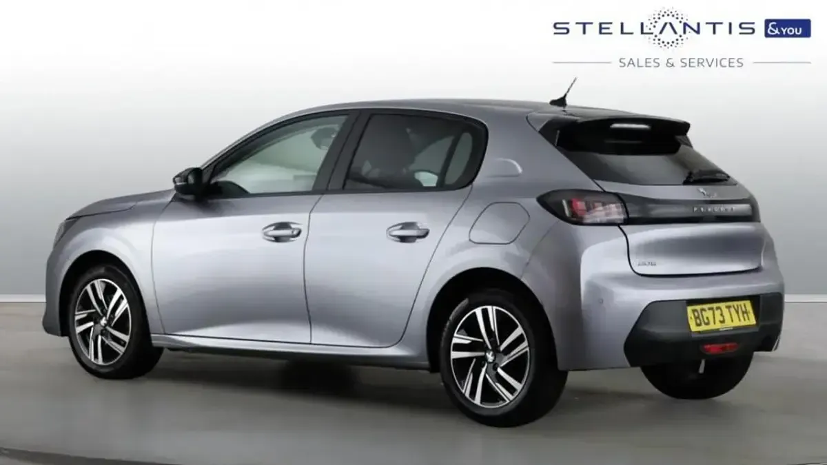 Used Peugeot 208 Active+ 99 HP (72 kW) 2023 Grey Hatchback