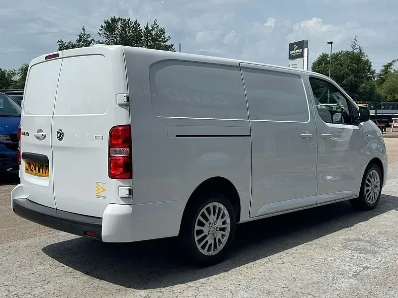 Used Vauxhall Vivaro 145 HP (106 kW) 2024 White MPV