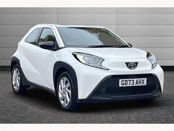 Pure white Used 2023 Toyota Aygo PURE Hatchback | £11,895 (Fair price) - Image 1/3