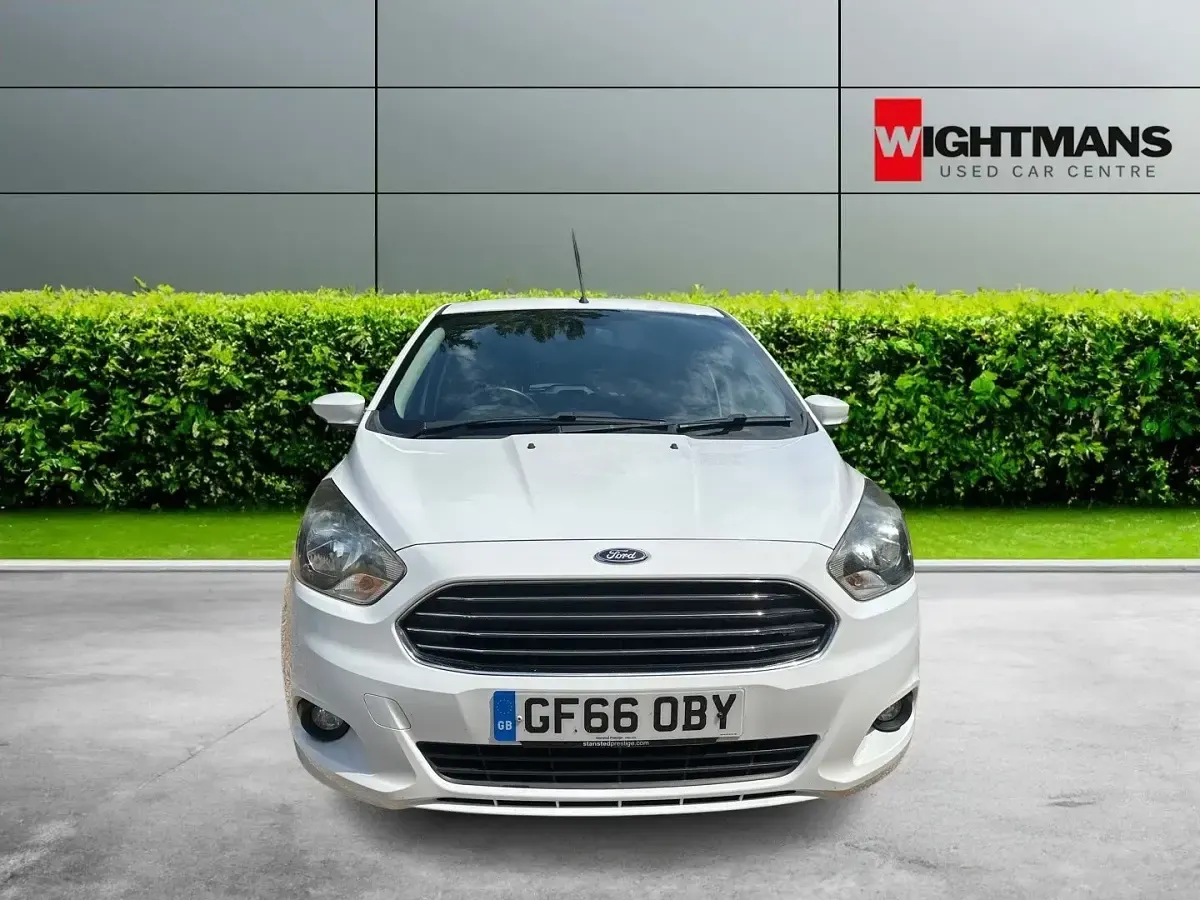 Used Ford Ka Plus Zetec 85 HP (62 kW) 2016 White Hatchback
