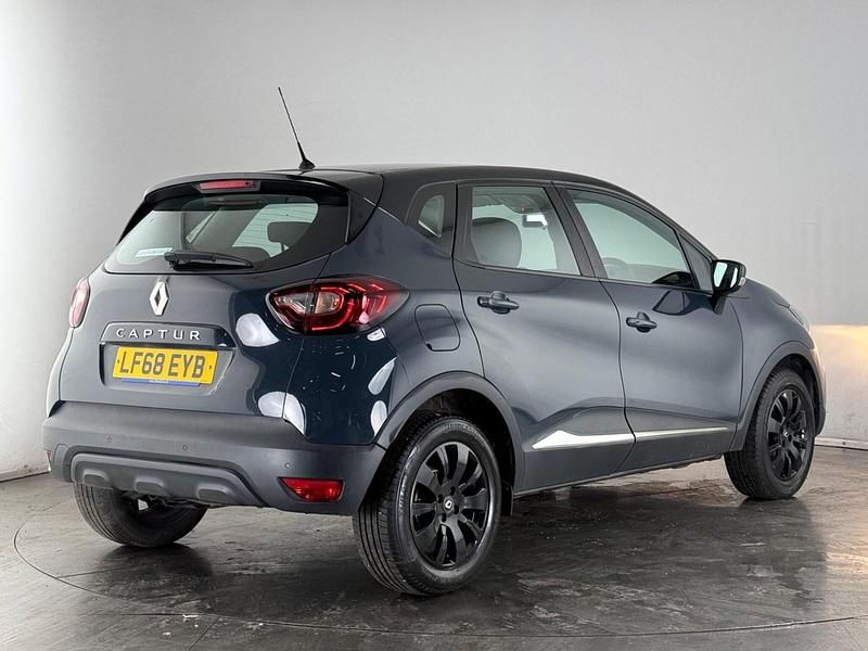 Used Renault Captur Play 90 HP (66 kW) 2018 Blue/black SUV