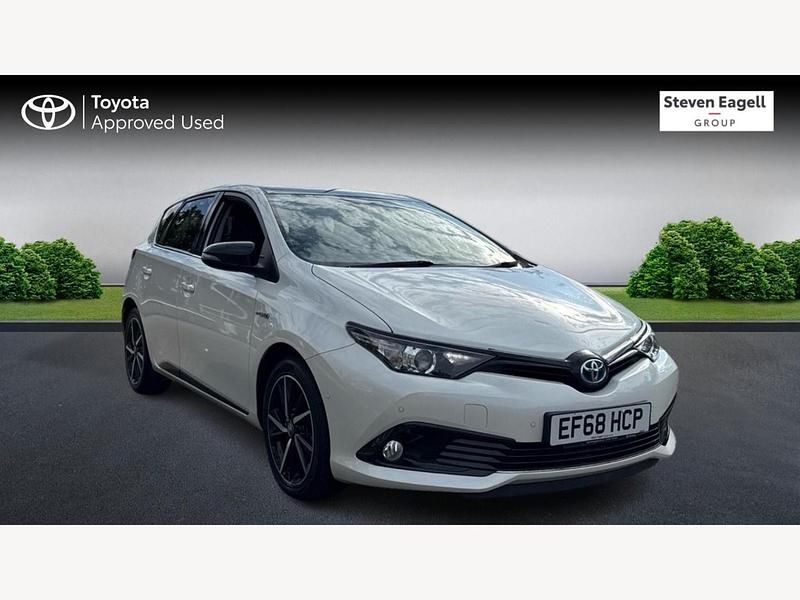 White Used 2018 Toyota Auris Hybrid Design Hatchback | £12,450 (Fair price) - Image 1/3