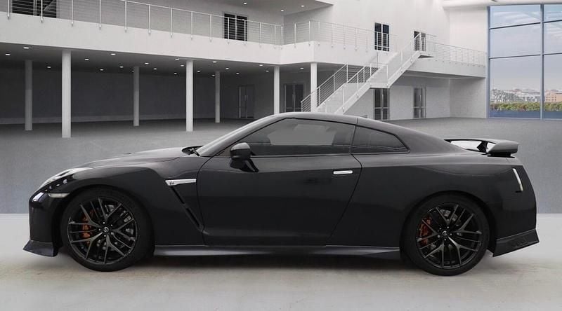 Used Nissan GT-R Recaro 570 HP (419 kW) 2018 Black Coupe