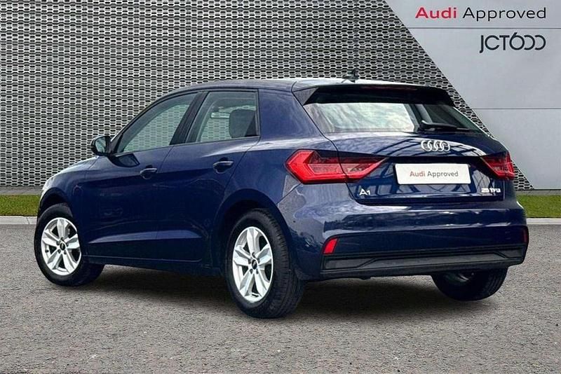 Käytetty Audi A1 Design 94 HP (69 kW) 2022 Sininen Katumaasturi