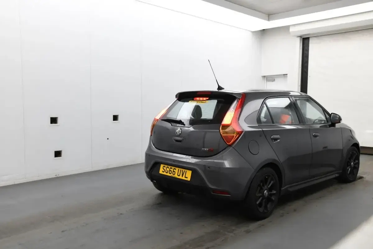 Usado MG MG3 106 HP (77 kW) 2016 Cinzento Citadino