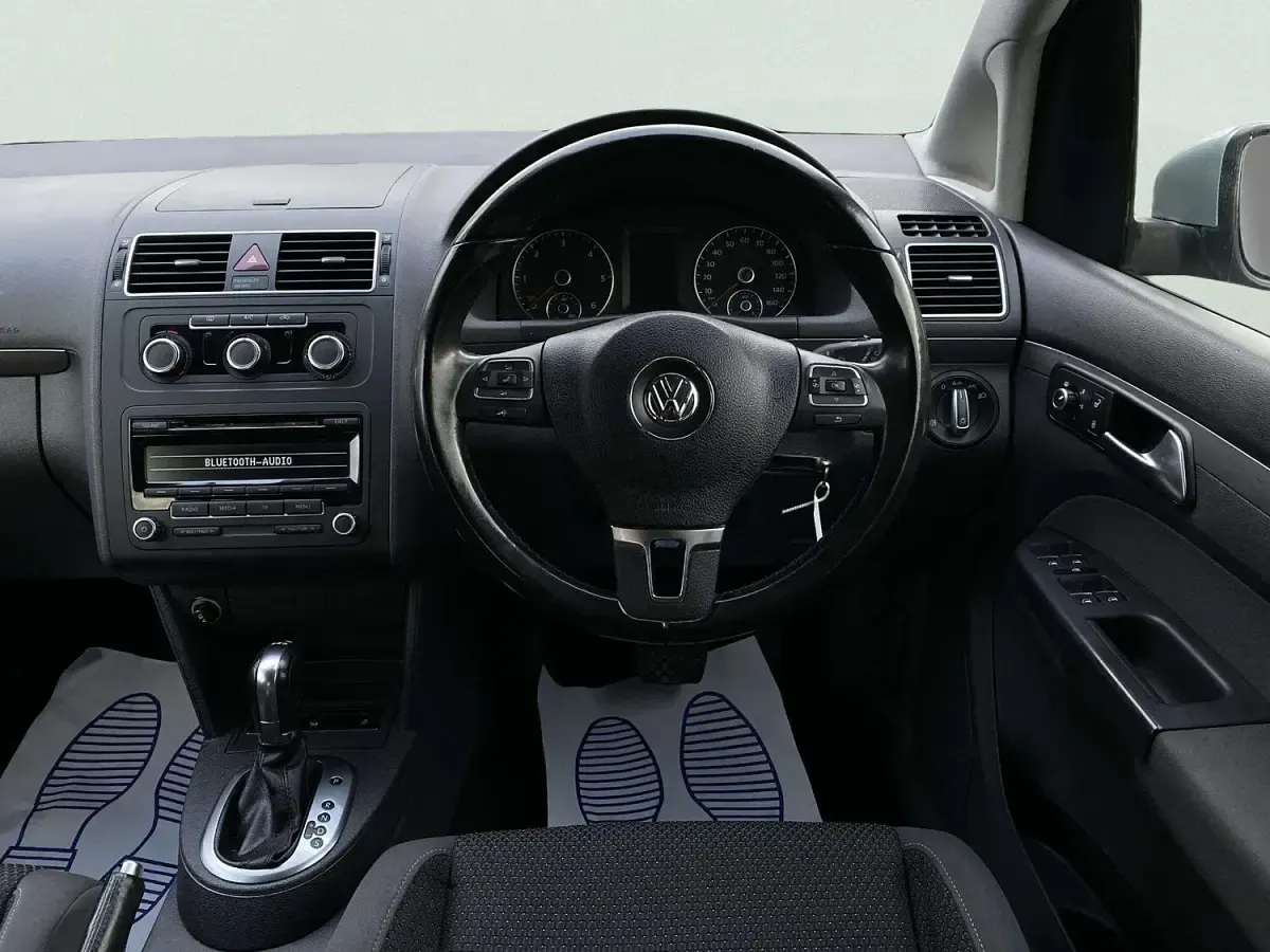Used VW Touran SE 105 HP (77 kW) 2012 Silver MPV