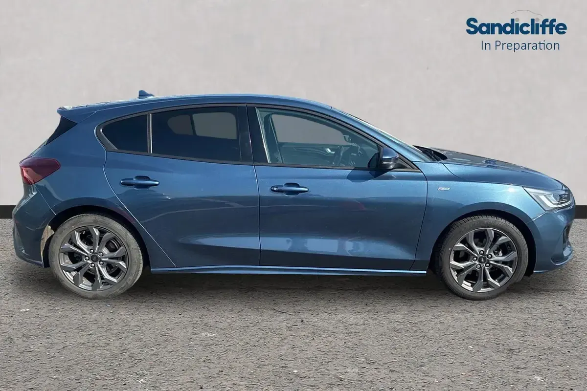 Used Ford Focus ST-Line 125 HP (91 kW) 2023 Blue Estate