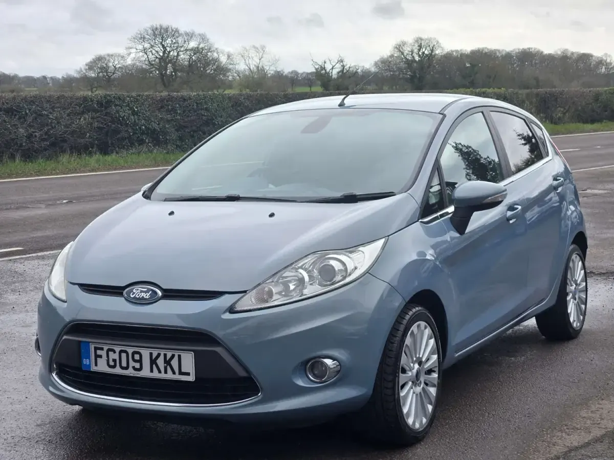 Usado Ford Fiesta Titanium 2009 Azul Citadino