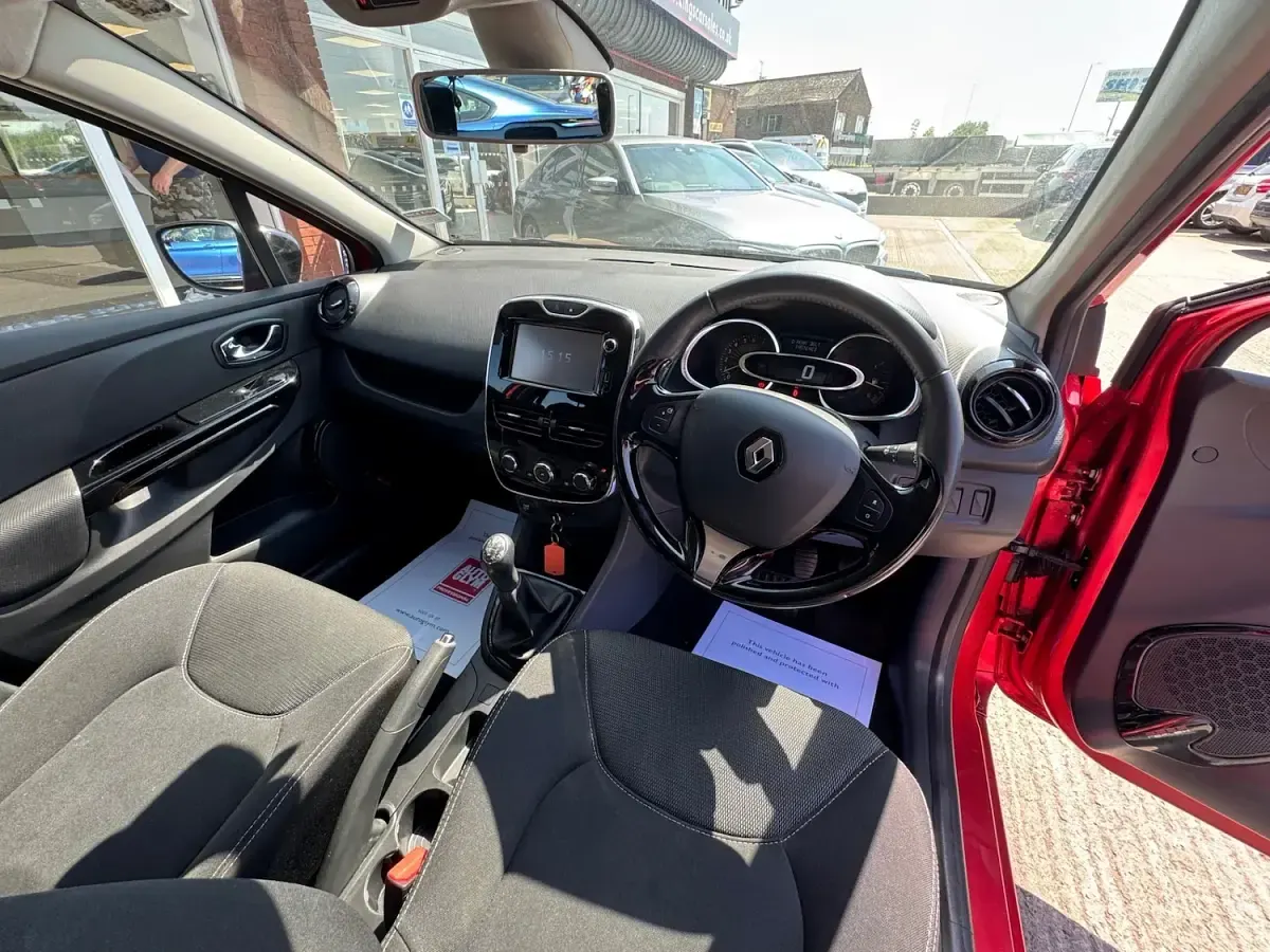Used Renault Clio Dynamique 75 HP (55 kW) 2013 Red Hatchback