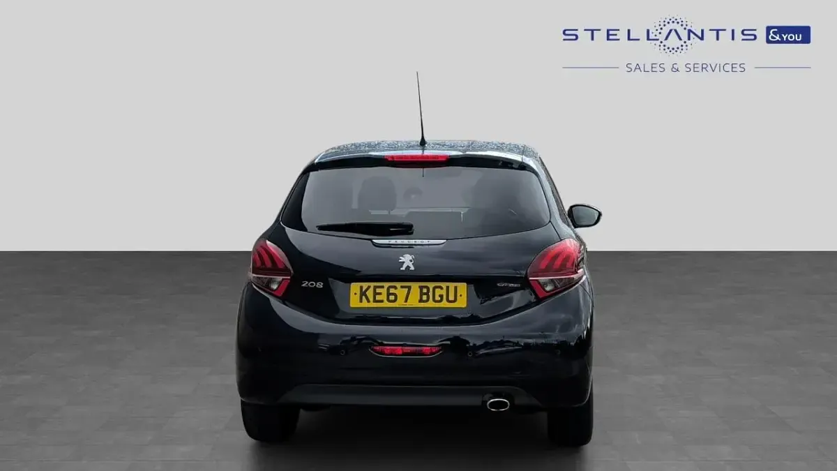 Used Peugeot 208 GT-line 108 HP (79 kW) 2017 Blue Hatchback