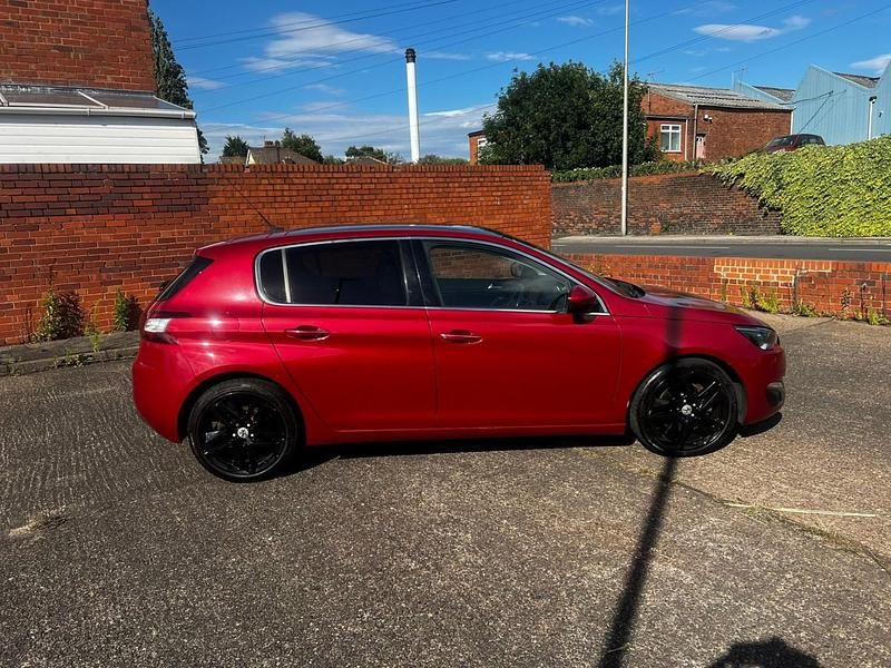 Used Peugeot 308 2014 Red Hatchback
