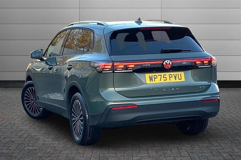 New VW Tiguan Match 150 HP (110 kW) 2025 Cipressino green SUV