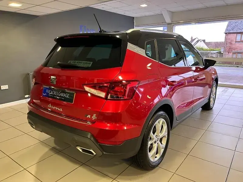 Begagnad Seat Arona FR 2024 Röd SUV