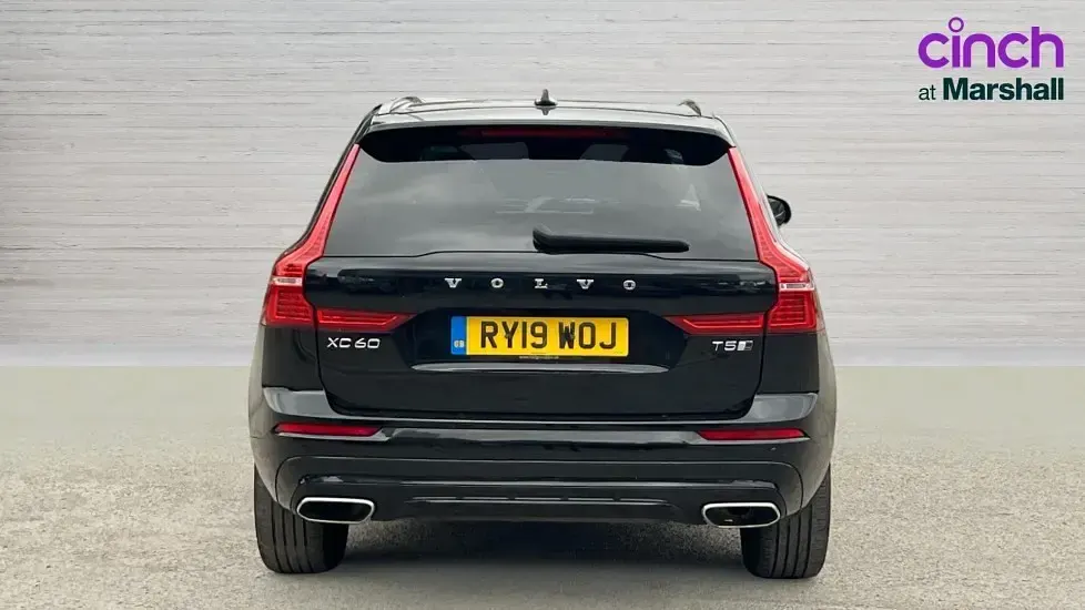 Used Volvo XC60 R-Design 250 HP (183 kW) 2019 Black SUV
