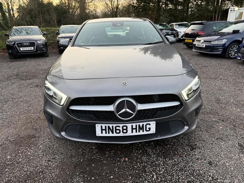 Begagnad Mercedes A200 Executive 2018 Grå Halvkombi