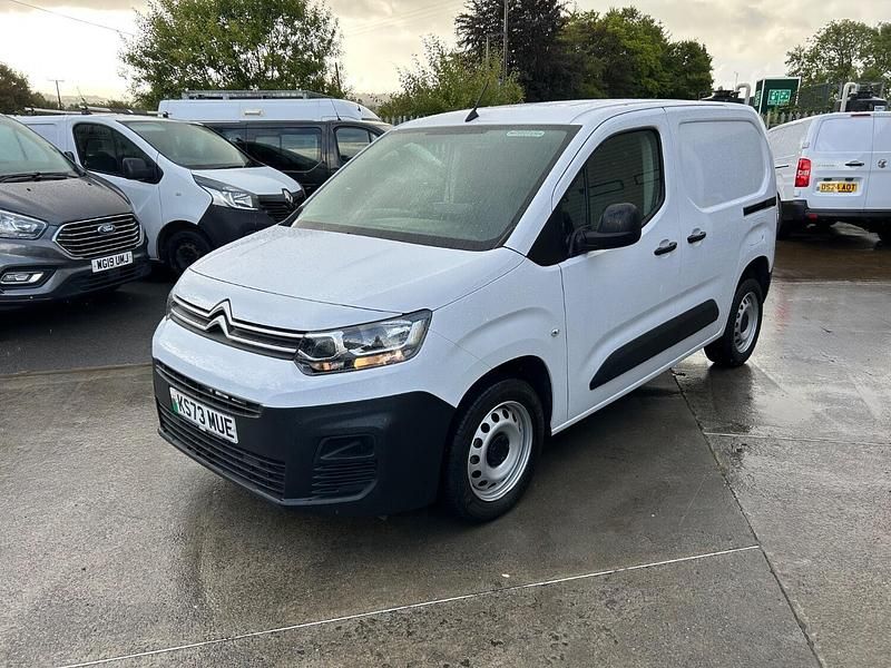 White Used 2023 Citroën Berlingo MPV | £11,600 (Good price) - Image 1/4