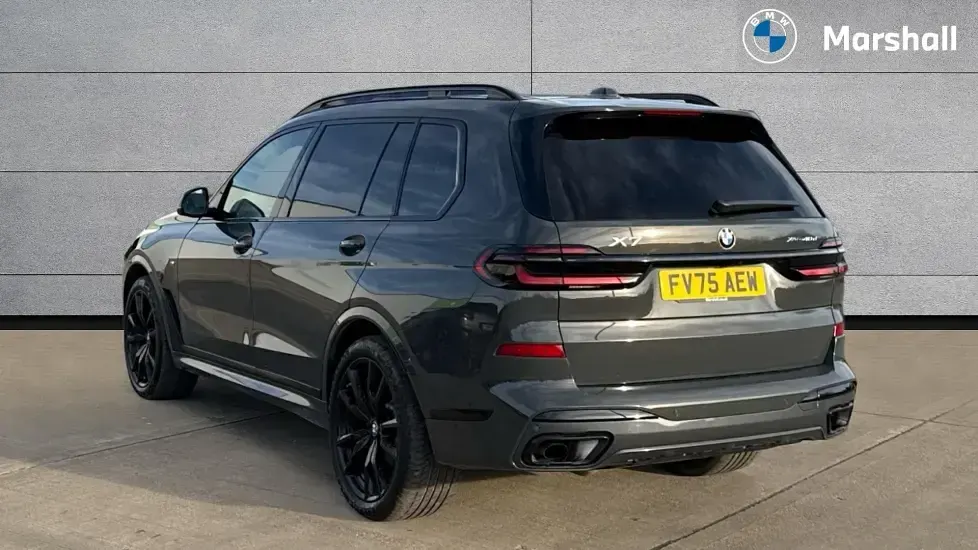 Używany BMW X7 M Sport 352 KM (258 kW) 2025 Biały SUV