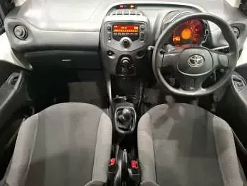 Used Toyota Aygo 72 HP (52 kW) 2019 White Hatchback