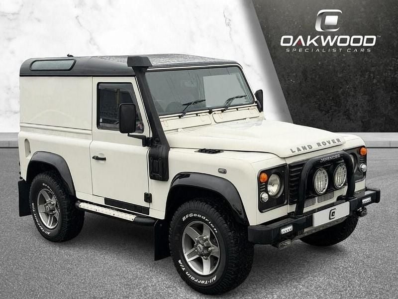 Used Land Rover Defender 120 HP (88 kW) 2006 White Hatchback