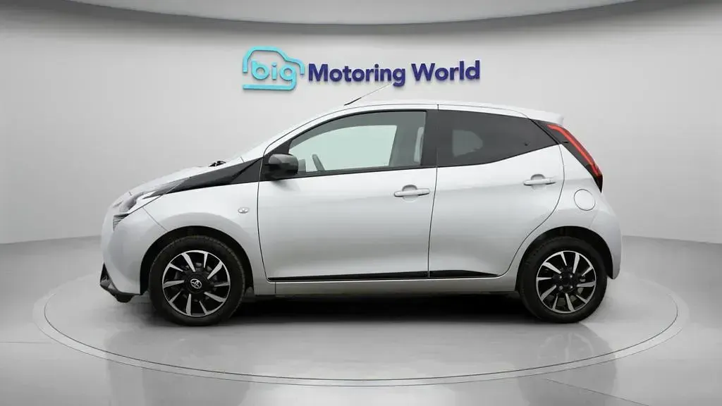 Used Toyota Aygo Trend 71 HP (52 kW) 2022 Silver Hatchback