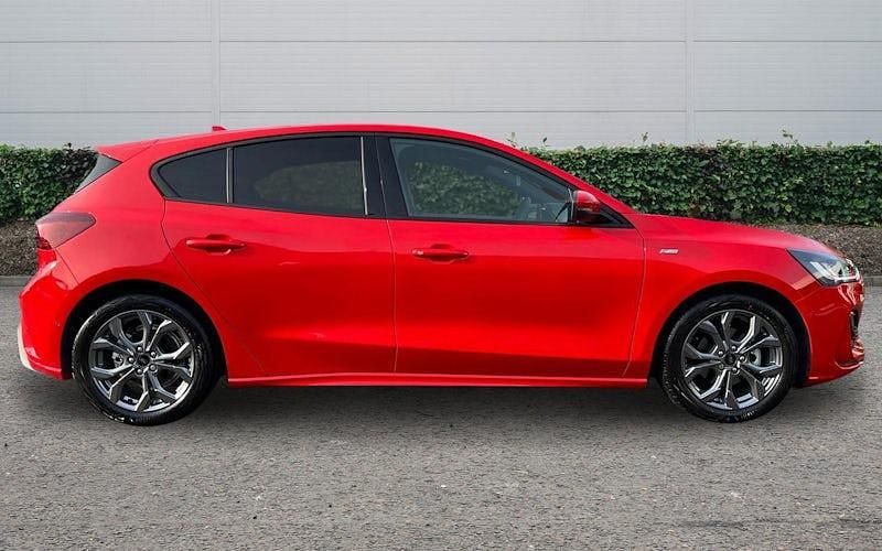 New Ford Focus ST-Line 125 HP (91 kW) 2025 Hatchback