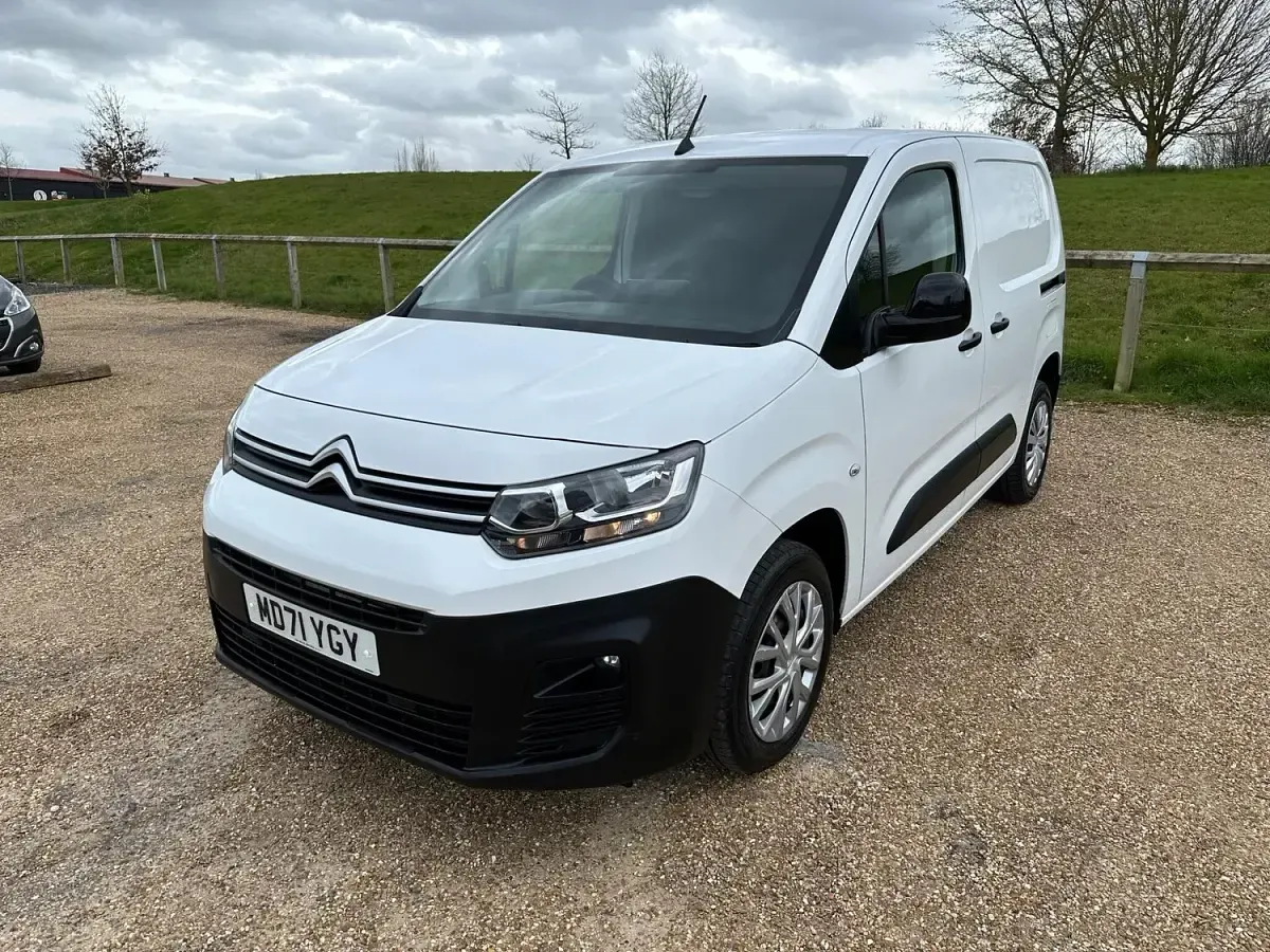 Used Citroën Berlingo PureTech 110 HP (80 kW) 2022 White MPV
