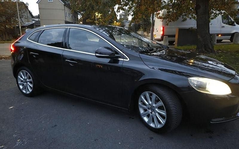 Used 2015 Volvo V40 SE Lux Hatchback | £3,490 (Good price) - Image 1/4