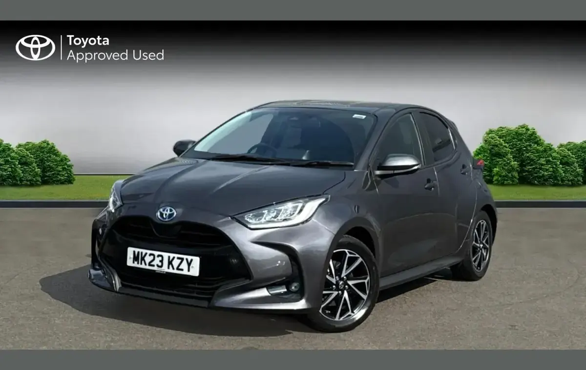 Used Toyota Yaris Hybrid Design 113 HP (83 kW) 2023 Grey Hatchback