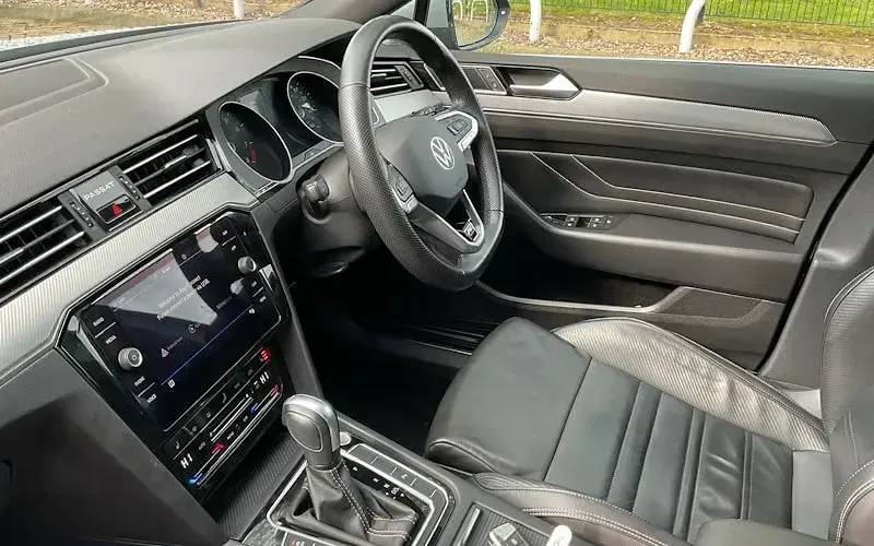 Begagnad VW Passat R-line 150 HK (110 kW) 2023 Grå Kombi