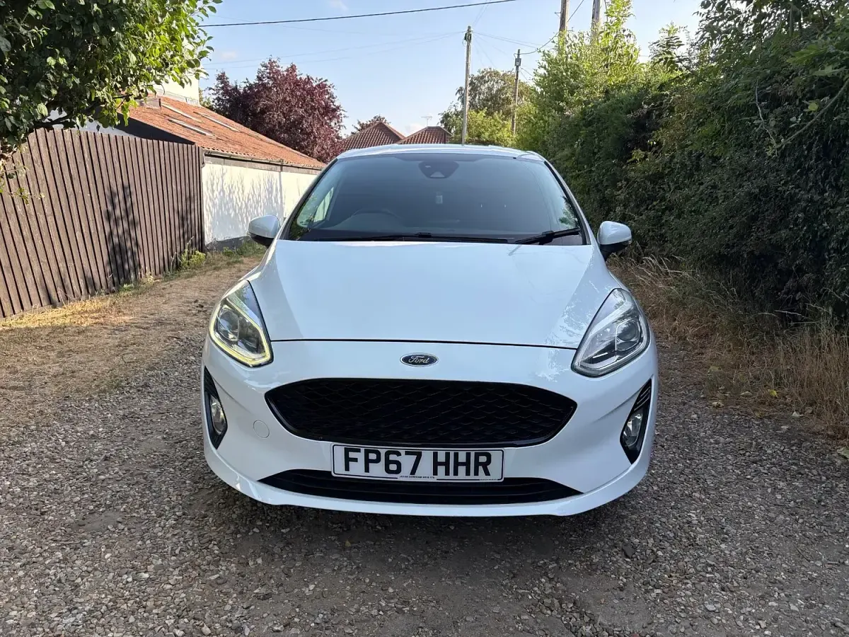 Used Ford Fiesta Zetec 85 HP (62 kW) 2017 White Hatchback