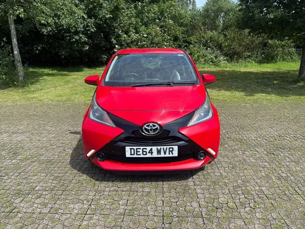 Used Toyota Aygo X-play 68 HP (50 kW) 2014 Red Hatchback