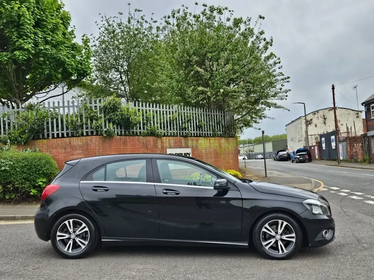 Używany Mercedes A180 SE 2015 Czarny Hatchback