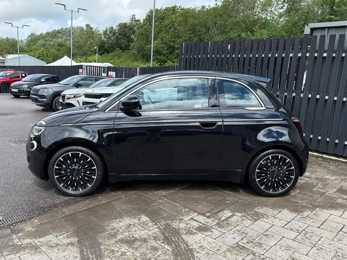 Used Fiat 500e La Prima 86 kW (118 HP) 2022 Black Hatchback