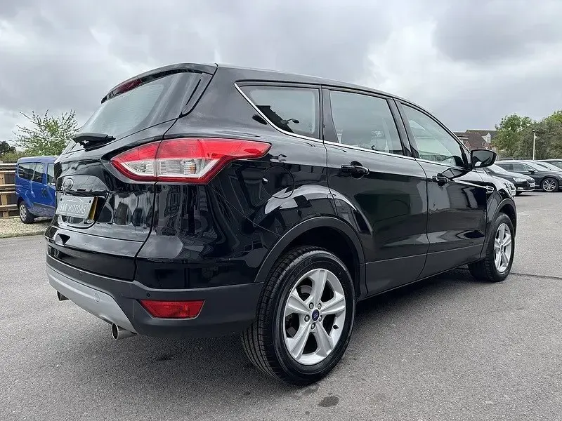 Begagnad Ford Kuga Zetec 150 HK (110 kW) 2016 Svart SUV