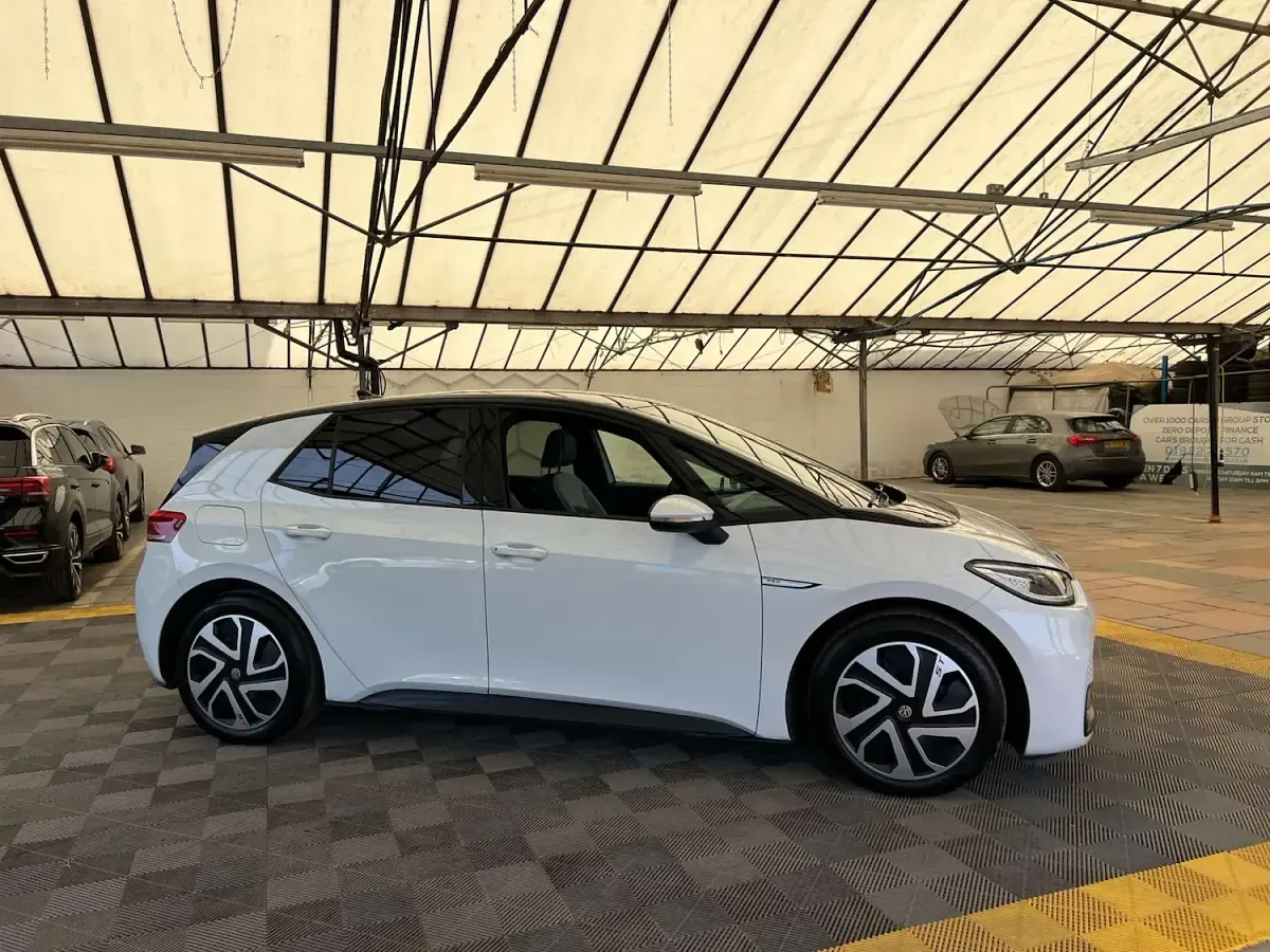 Used VW ID.3 Family 150 kW (204 HP) 2020 White Hatchback