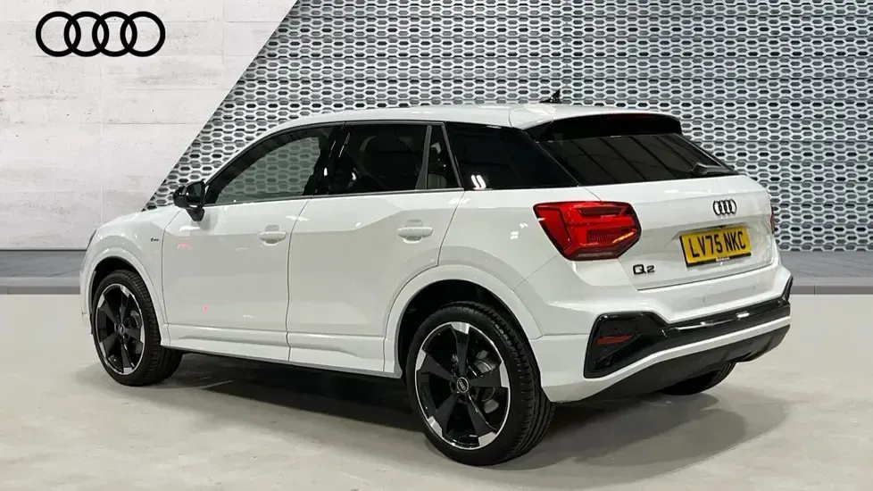 Usado Audi Q2 Black Edition 150 CV (110 kW) 2025 Blanco SUV