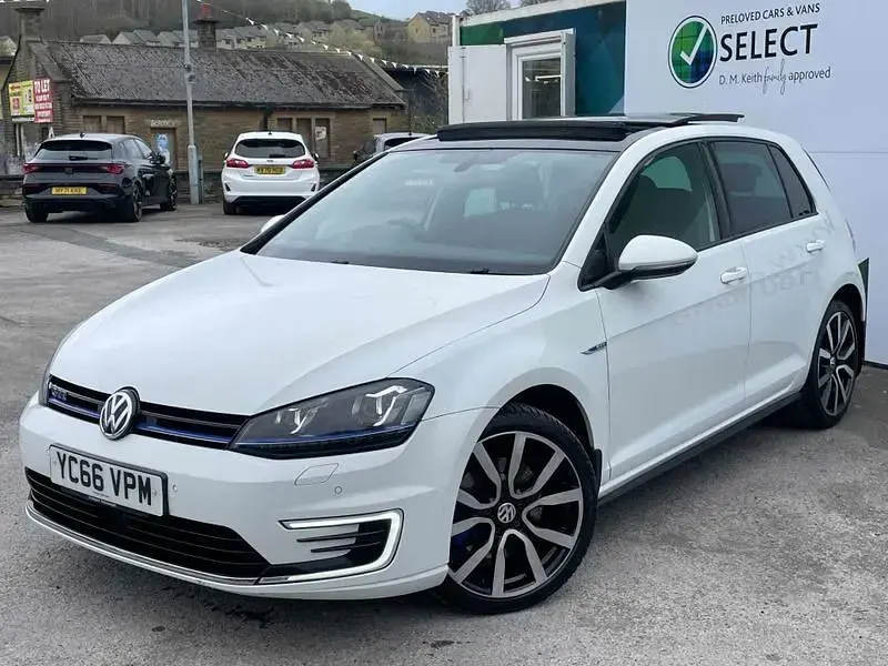 Used VW Golf VII GTE 204 HP (150 kW) 2016 White Hatchback