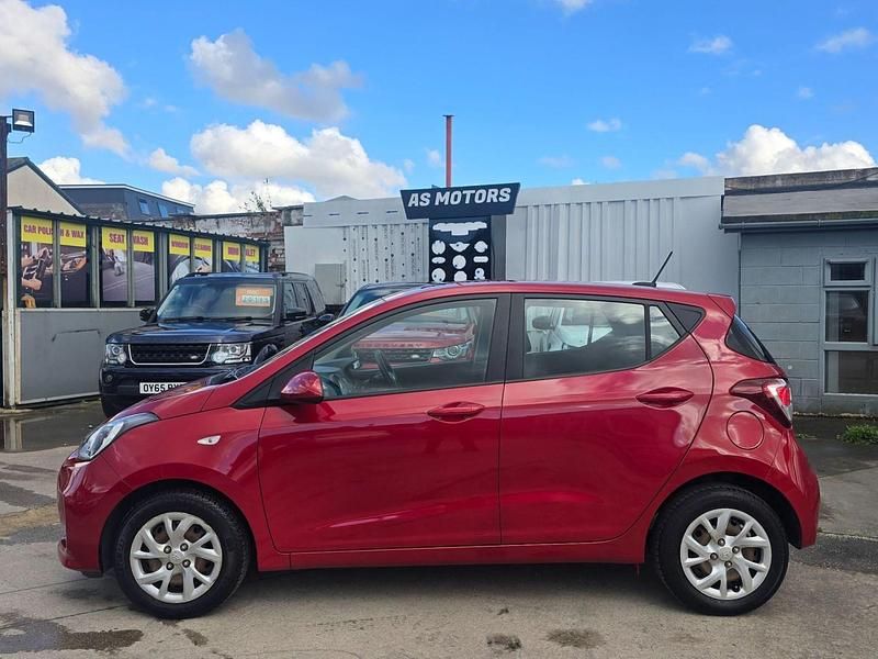 Usado Hyundai i10 SE 66 HP (48 kW) 2018 Vermelho Citadino