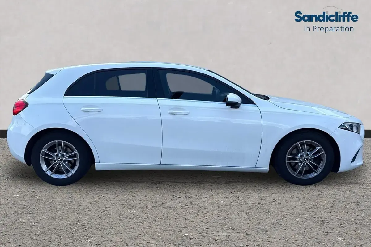 Used Mercedes A180 SE 136 HP (100 kW) 2022 White Hatchback