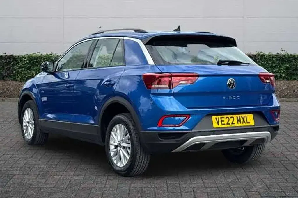 Usado VW T-Roc Life 150 HP (110 kW) 2022 Azul SUV