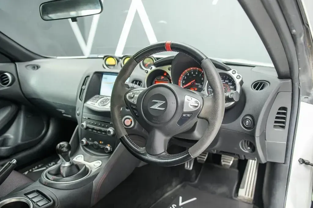 Used Nissan 370Z Nismo 344 HP (253 kW) 2013 White Coupe