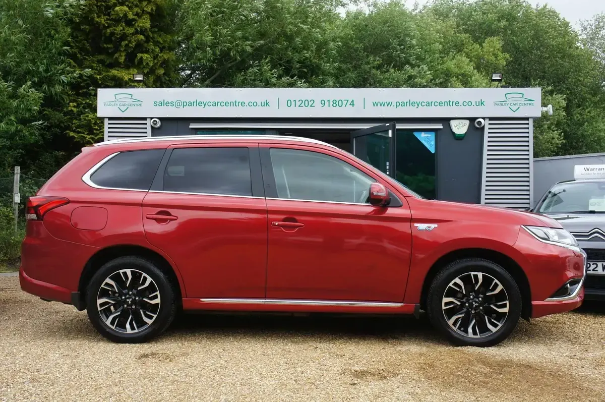 Used Mitsubishi Outlander P-HEV 2017 Red Estate