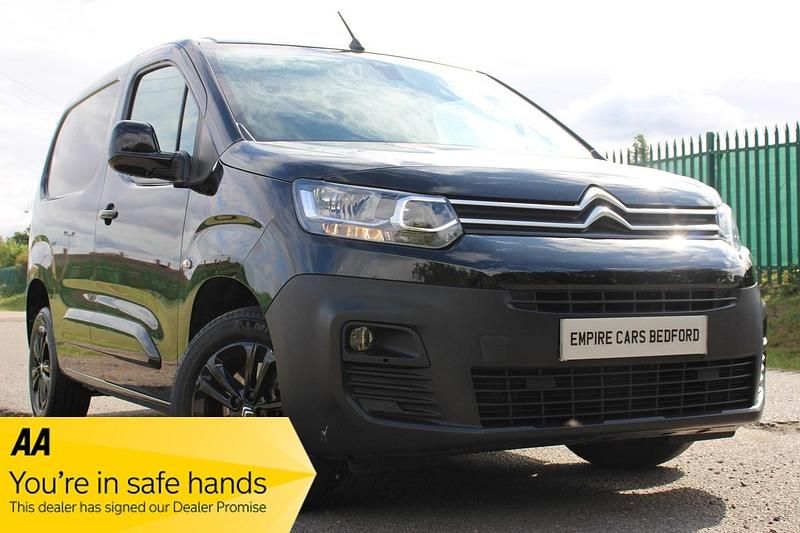Used Citroën Berlingo 130 HP (95 kW) 2023 Black MPV