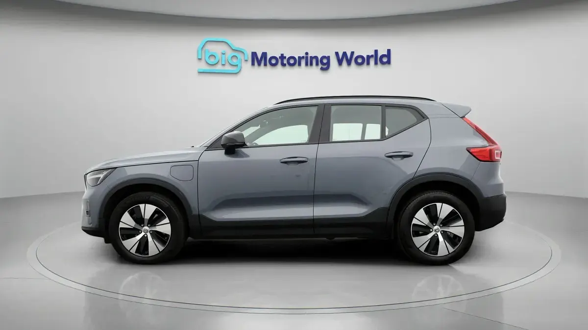 Used Volvo XC40 Plus 211 HP (155 kW) 2022 Grey SUV