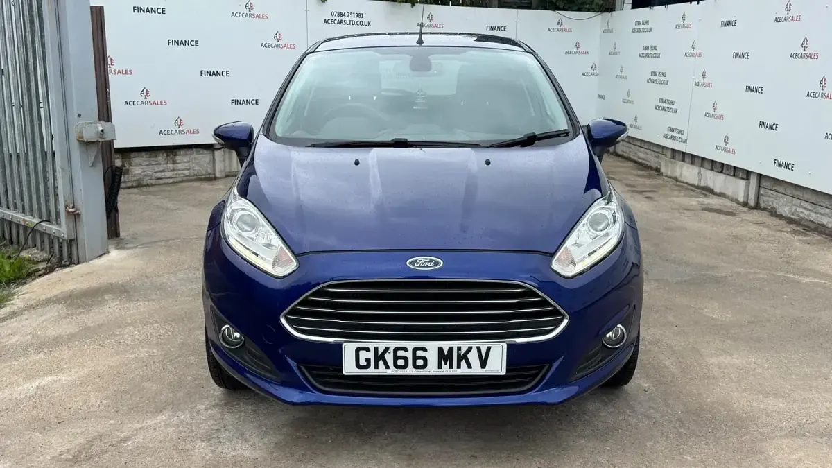 Used Ford Fiesta Titanium 100 HP (73 kW) 2016 Blue Hatchback