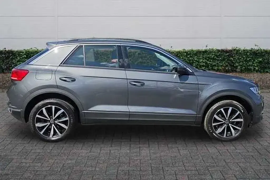 Używany VW T-Roc SE 150 KM (110 kW) 2021 Szary SUV