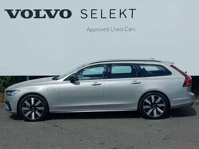 Used Volvo V90 Plus 350 HP (257 kW) 2025 Silver Estate
