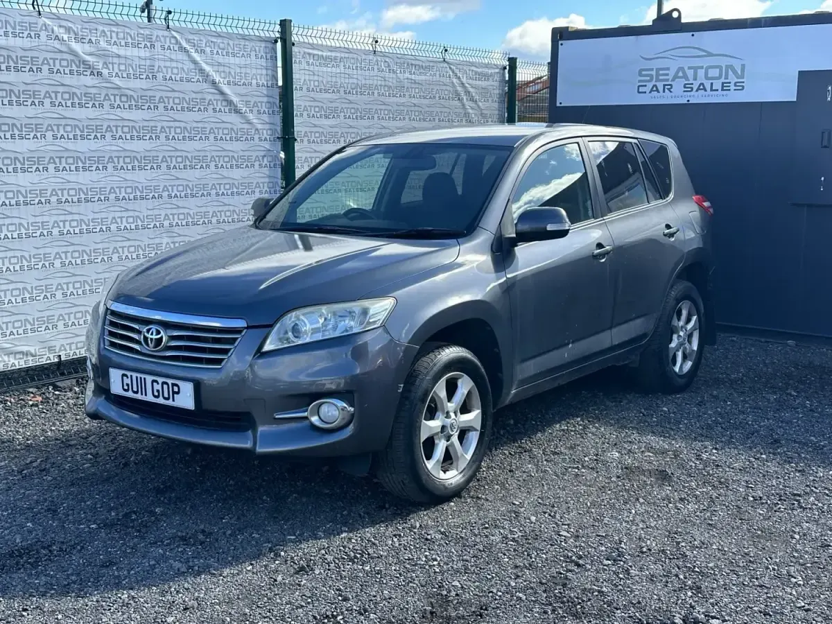 Usado Toyota RAV4 150 HP (110 kW) 2011 Cinzento SUV